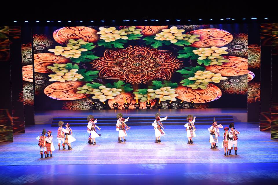 Ansamblul Folcloric Sinca Noua participand la LANZHOU INTERNATIONAL DRUM FESTIVAL OF CHINA