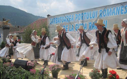 Ansamblul Folcloric Sinca Noua - 2013, Gura Raului, Festivalul Portului Romanesc | Joc din Tara Codrului