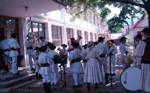 Fanfara Sinca Noua - Ne pregatim pentru festivalul portului romanesc 2013 - Gura Raului - Sibiu